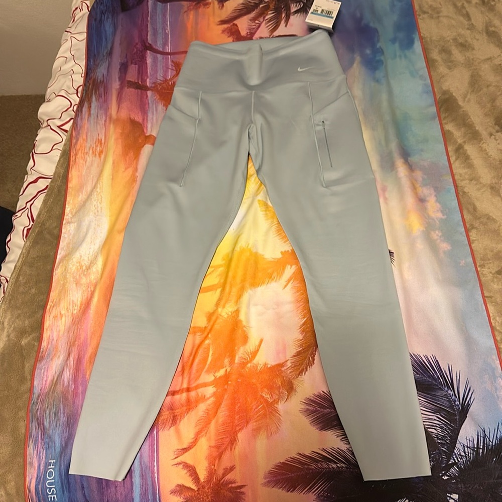 Nike leggings size med 26” NWT